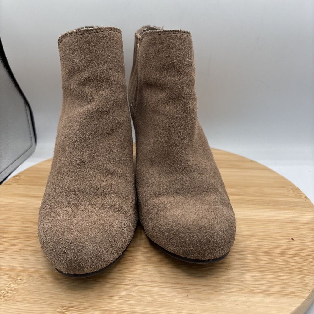 Dolce Vita Gwynn Women’s Taupe Suede Ankle Wedge Bootie Size 8.5 - Picture 2 of 9